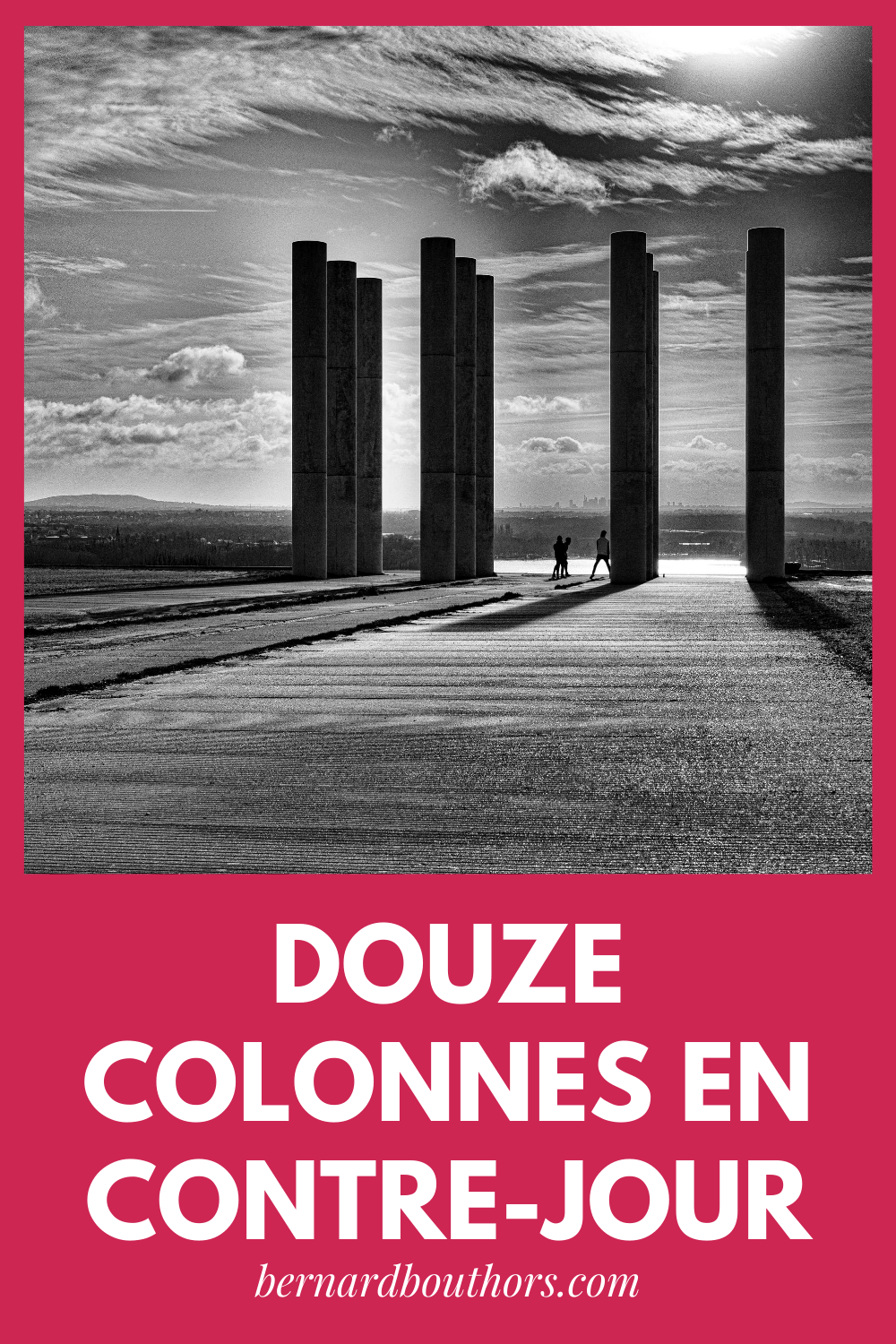 Douze Colonnes en&nbsp;contre-jour